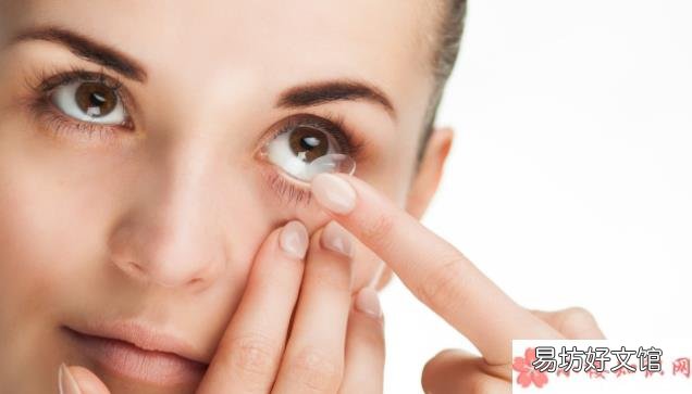 隐形眼镜选购及佩戴指南 洗澡时要摘掉隐形眼镜吗