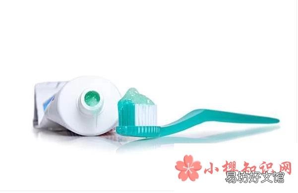 鞋子上的油渍怎么洗