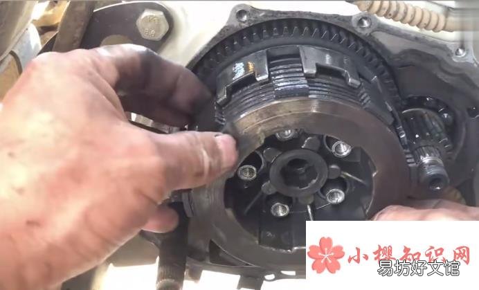 摩托车换离合片的步骤