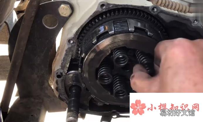 摩托车换离合片的步骤