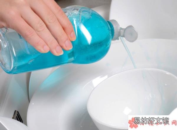 为什么会有洗洁精洗碗致癌的说法 天天用洗洁精洗碗对身体有害吗