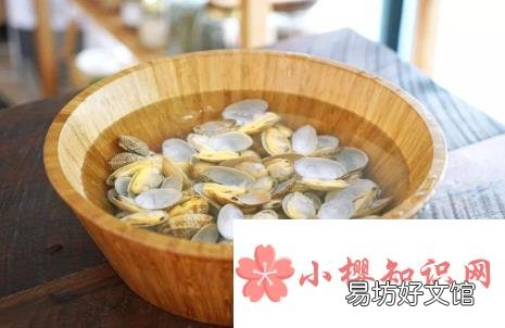 如何让蛤蜊快速吐沙