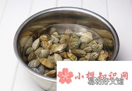如何让蛤蜊快速吐沙