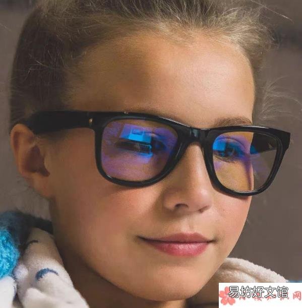选购防蓝光眼镜要注意哪几点 孩子上网课要不要戴防蓝光眼镜