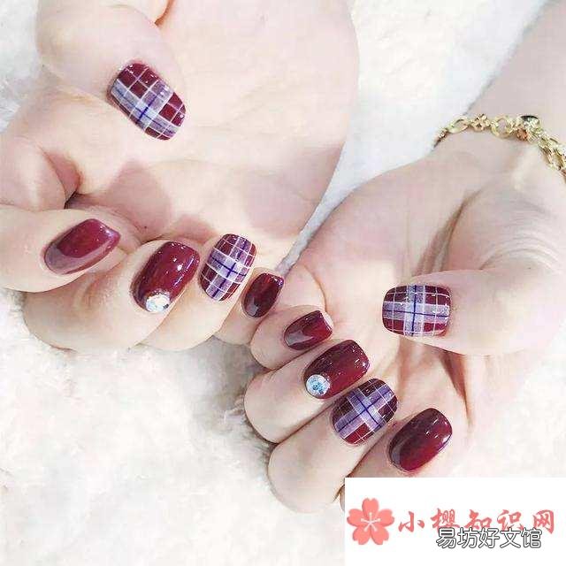 手洗衣服和做美甲哪个会让手部皮肤变黑?