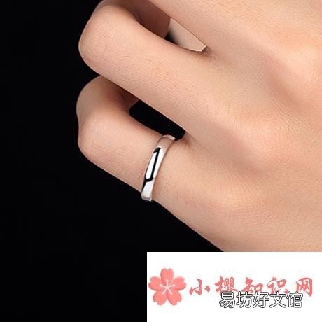 男生戒指戴在不同手指的意义是什么？