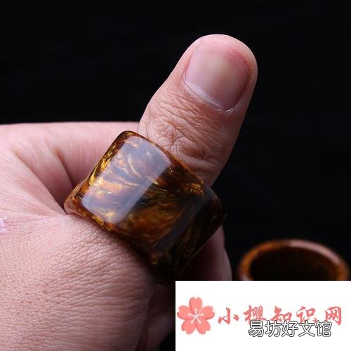 男生戒指戴在不同手指的意义是什么？
