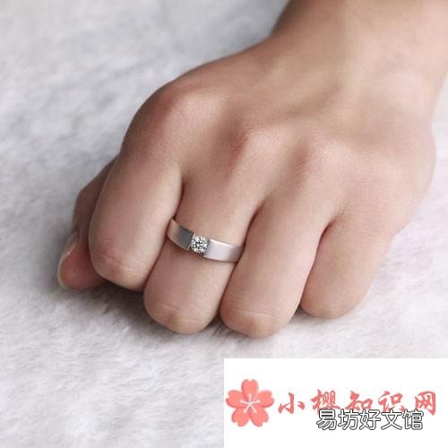 男生戒指戴在不同手指的意义是什么？