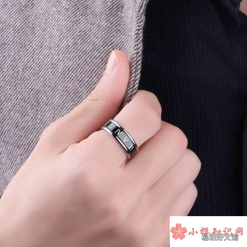 男生戒指戴在不同手指的意义是什么？