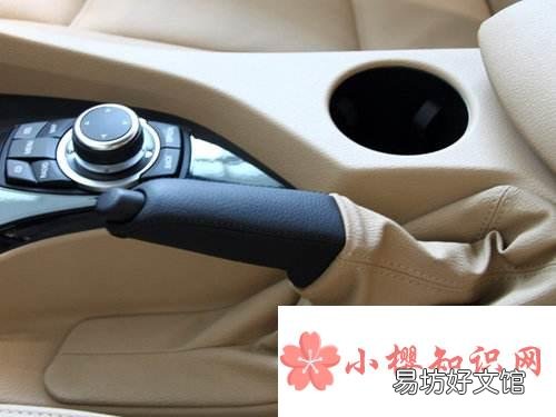 电子手刹不解除直接走可以吗?