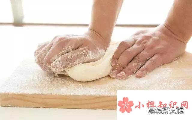蒸馒头为什么会回缩起皱？