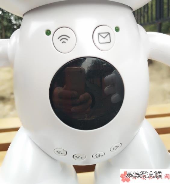 爱童星际智能机器人使用测评 爱童星际小白儿童智能机器人怎么样