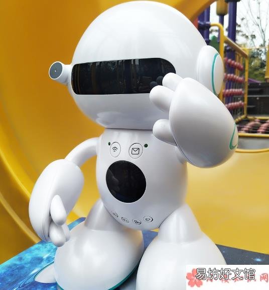 爱童星际智能机器人使用测评 爱童星际小白儿童智能机器人怎么样