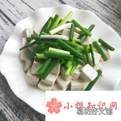 小葱拌豆腐的歇后语是什么？