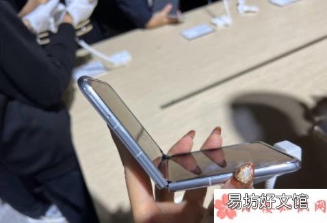 怎样选择折叠屏大小 折叠屏手机买大还是买小