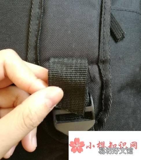 书包背带怎么系?