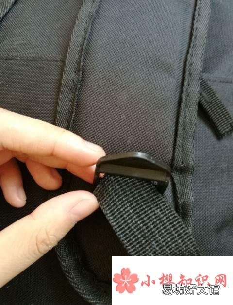 书包背带怎么系?