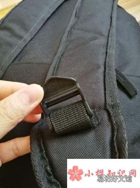 书包背带怎么系?