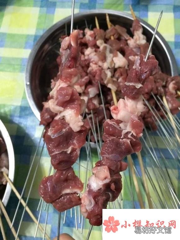 怎样自己串羊肉串?