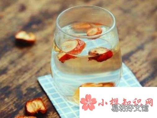 山楂泡水喝有哪些功效?哪些人群不适合喝?