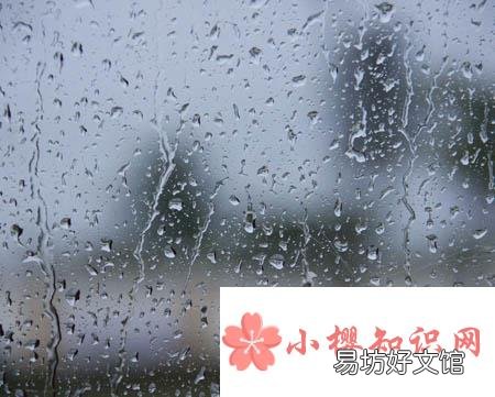 中间有水的两块玻璃为什么难以分开?