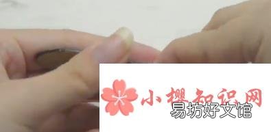 如何解开手表皮带蝴蝶扣并带好