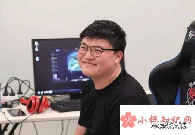 乌兹永远的神是什么梗?