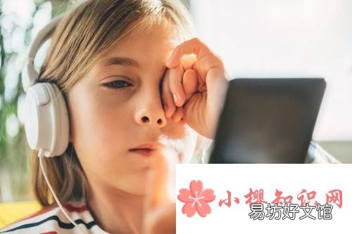 揉眼睛时有时眼前会出现光斑是因为什么?