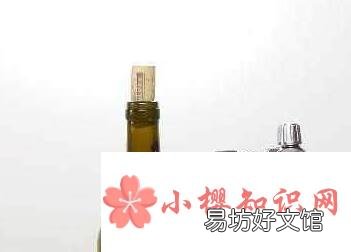 红酒不用开瓶器怎么开瓶塞?