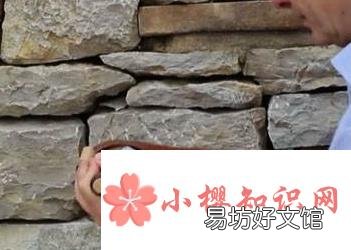 红酒不用开瓶器怎么开瓶塞?