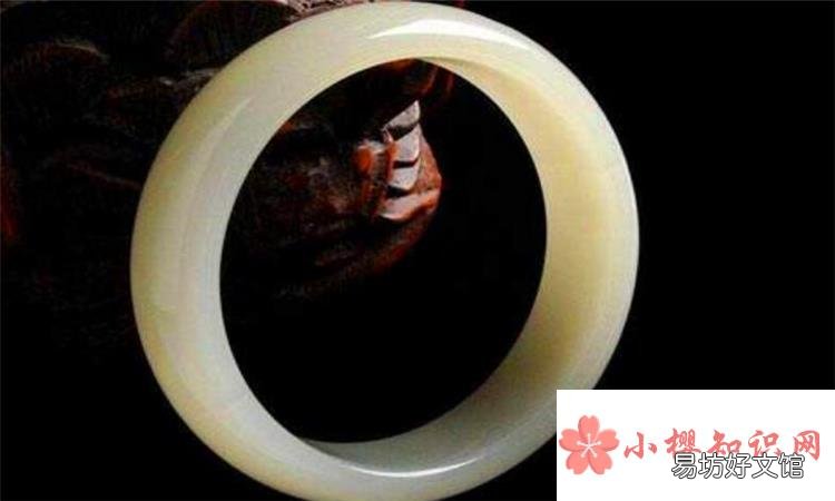 和田玉手镯多少钱