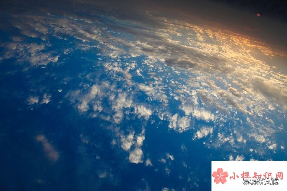 大气层离地面多少米？