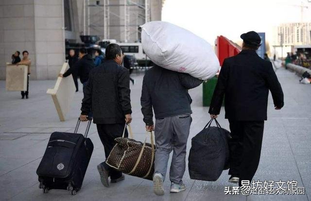春运农民工返乡,为何很多人连盒饭都舍不得买,宁愿吃泡面呢?