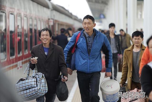 春运农民工返乡,为何很多人连盒饭都舍不得买,宁愿吃泡面呢?