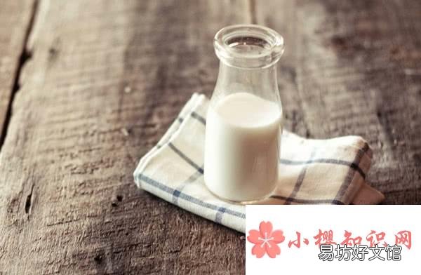 牛奶早上喝好还是晚上喝好？