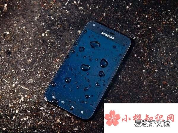手机摄像头进水怎么去水雾？