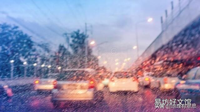 为什么有些城市平常堵车不严重,而一遇到下雨道路就异常拥堵?