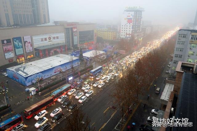 为什么有些城市平常堵车不严重,而一遇到下雨道路就异常拥堵?