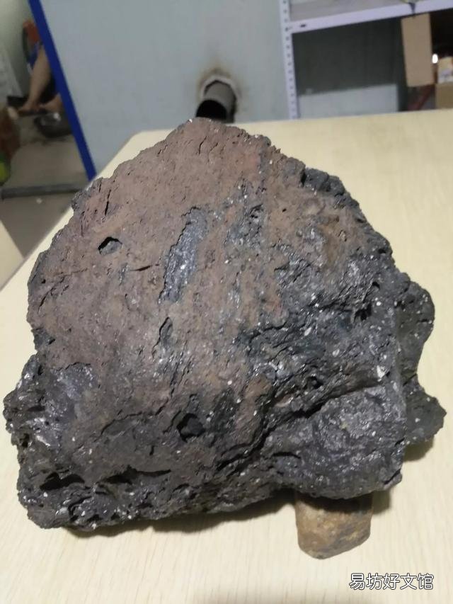同样都是陨石,为什么有些陨石表面光滑没有留下一点气印?