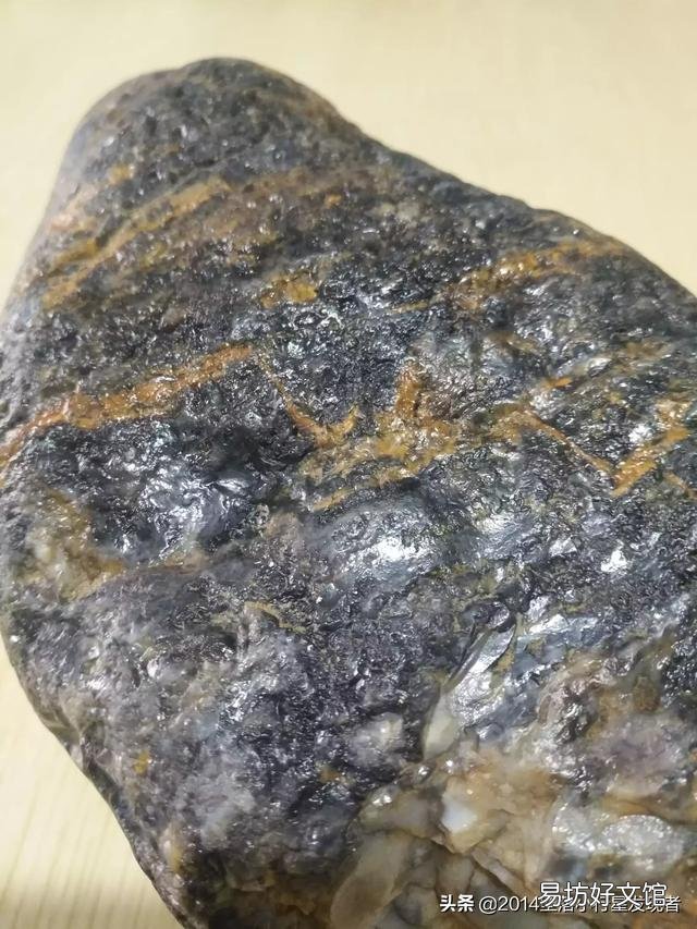 同样都是陨石,为什么有些陨石表面光滑没有留下一点气印?