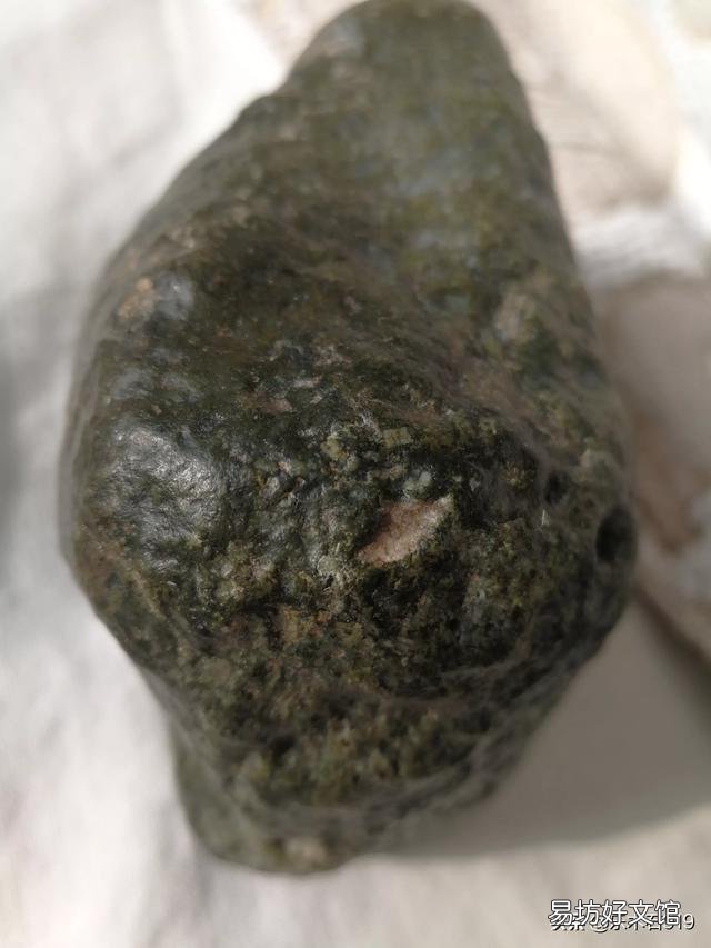 同样都是陨石,为什么有些陨石表面光滑没有留下一点气印?