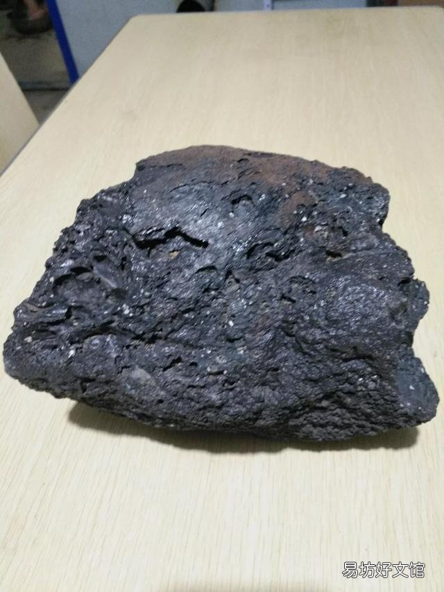 同样都是陨石,为什么有些陨石表面光滑没有留下一点气印?