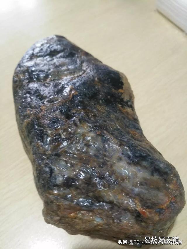 同样都是陨石,为什么有些陨石表面光滑没有留下一点气印?