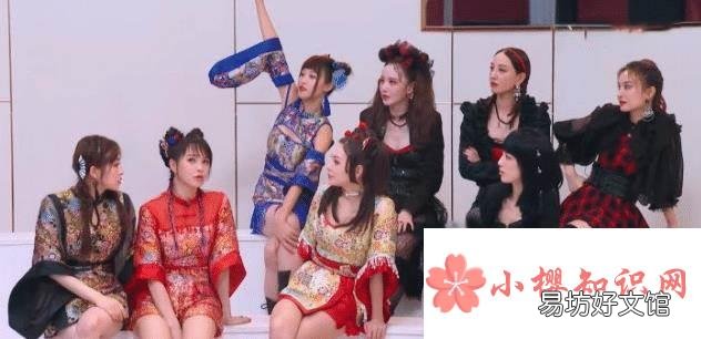 万茜的坐姿是什么?