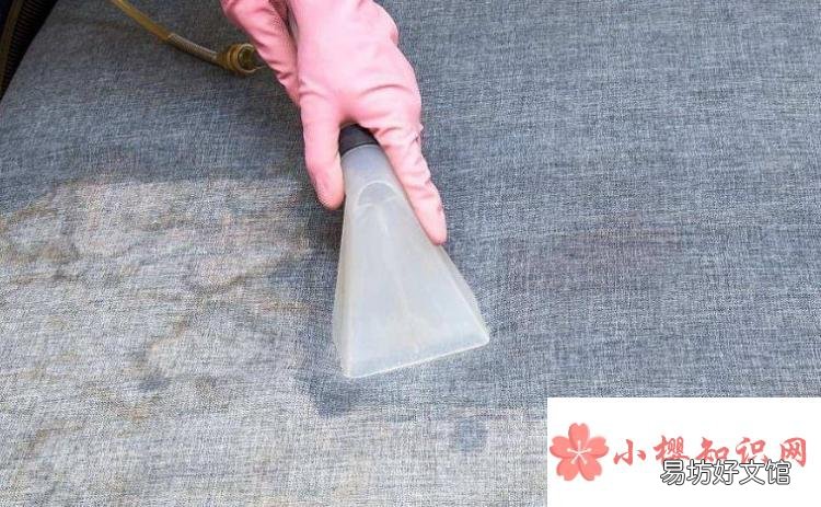 使用一年的布艺沙发脏了,该如何进行清洗?