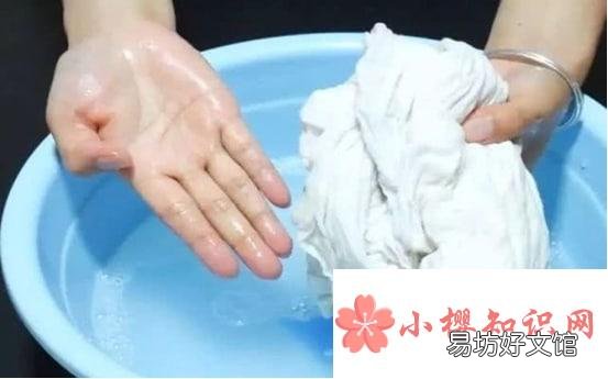 白色的衣服发黄了怎么洗白呢