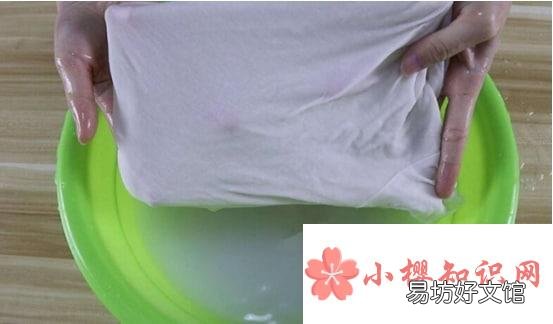 白色的衣服发黄了怎么洗白呢