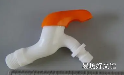 塑料水龙头断了里面的部分怎么弄出来