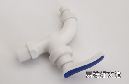 塑料水龙头断了里面的部分怎么弄出来