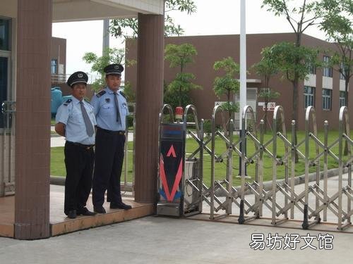 什么年龄适合当门卫?既不浪费人才,又能挣钱持家?